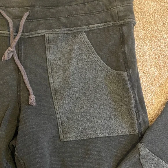 Free People Movement Women's Grey Kyoto Jogger Leggings with Pockets size Medium - Picture 3 of 7
